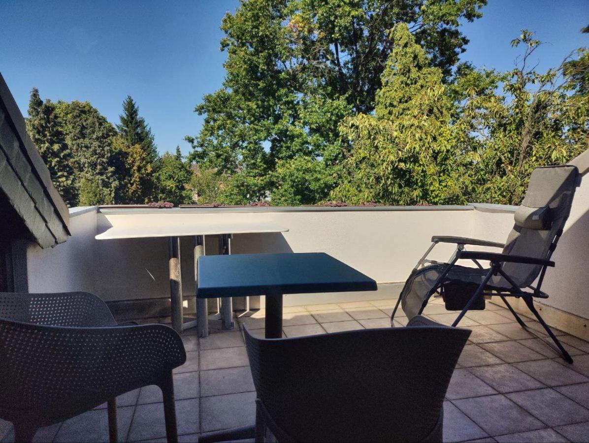 Spacious & Comfortable Guestrooms W Private Bathrooms Near Koelnmesse & Lanxess Arena, Free Parking, Highspeed Wifi * Köln