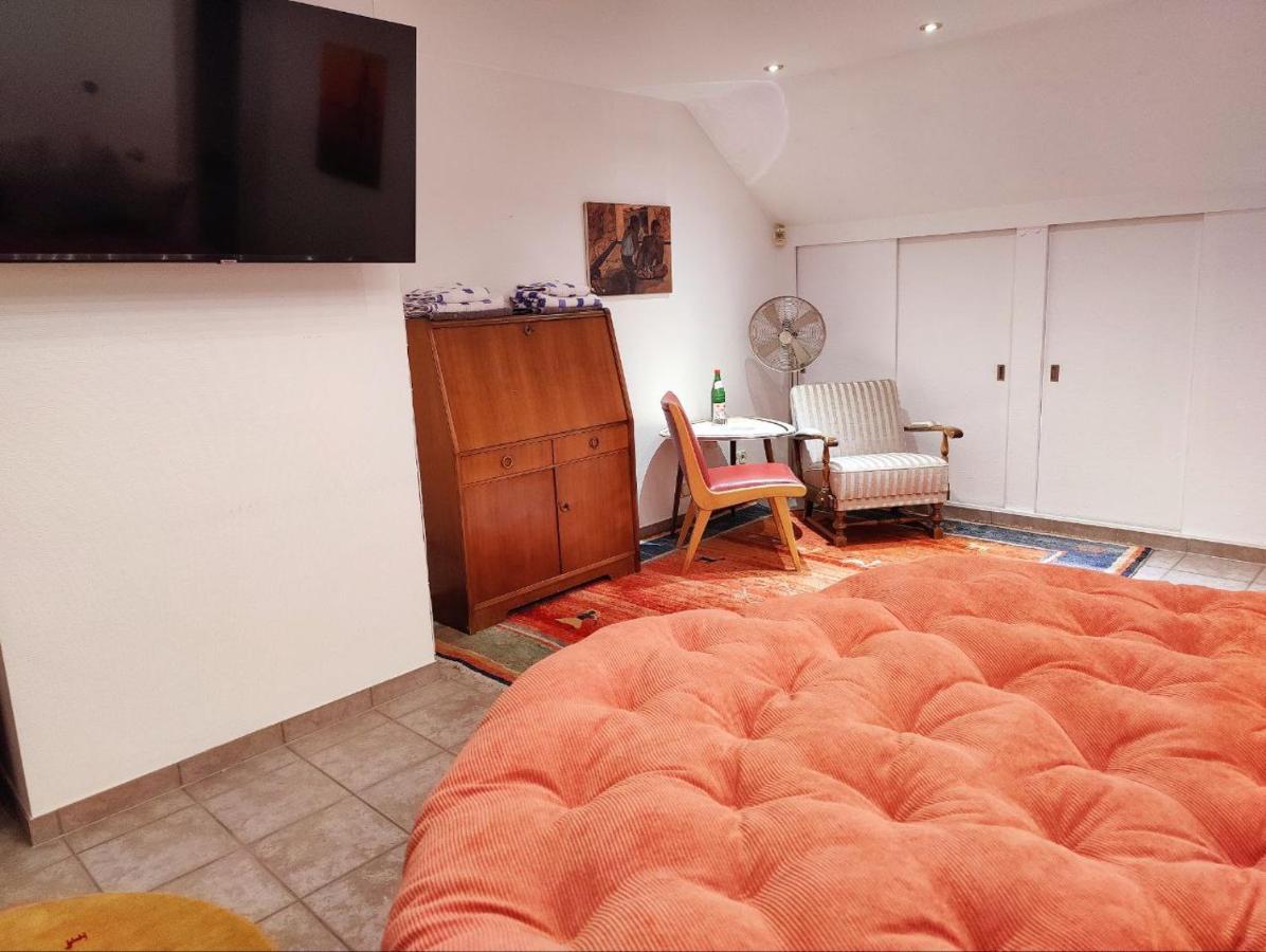 Spacious & Comfortable Guestrooms W Private Bathrooms Near Koelnmesse & Lanxess Arena, Free Parking, Highspeed Wifi Gasthof