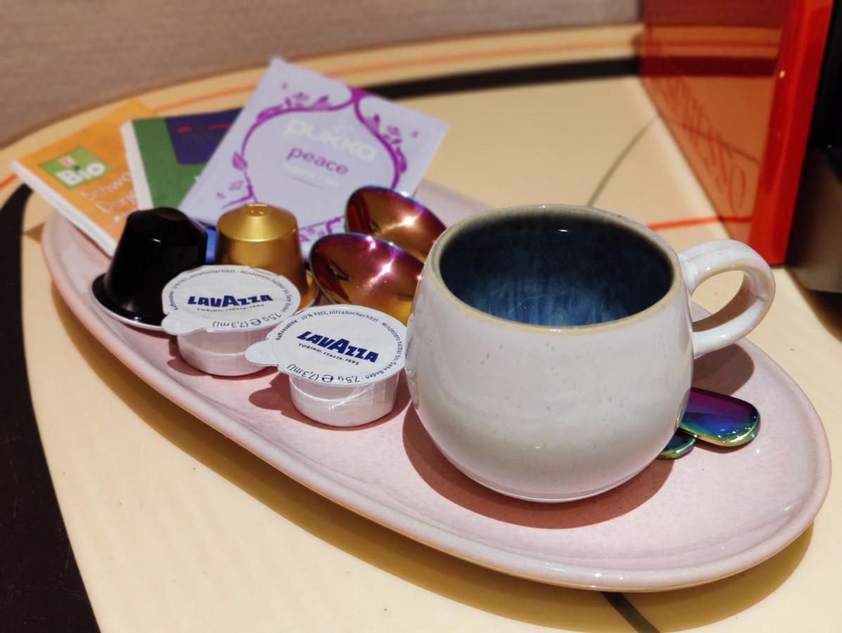Spacious & Comfortable Guestrooms W Private Bathrooms Near Koelnmesse & Lanxess Arena, Free Parking, Highspeed Wifi * Köln